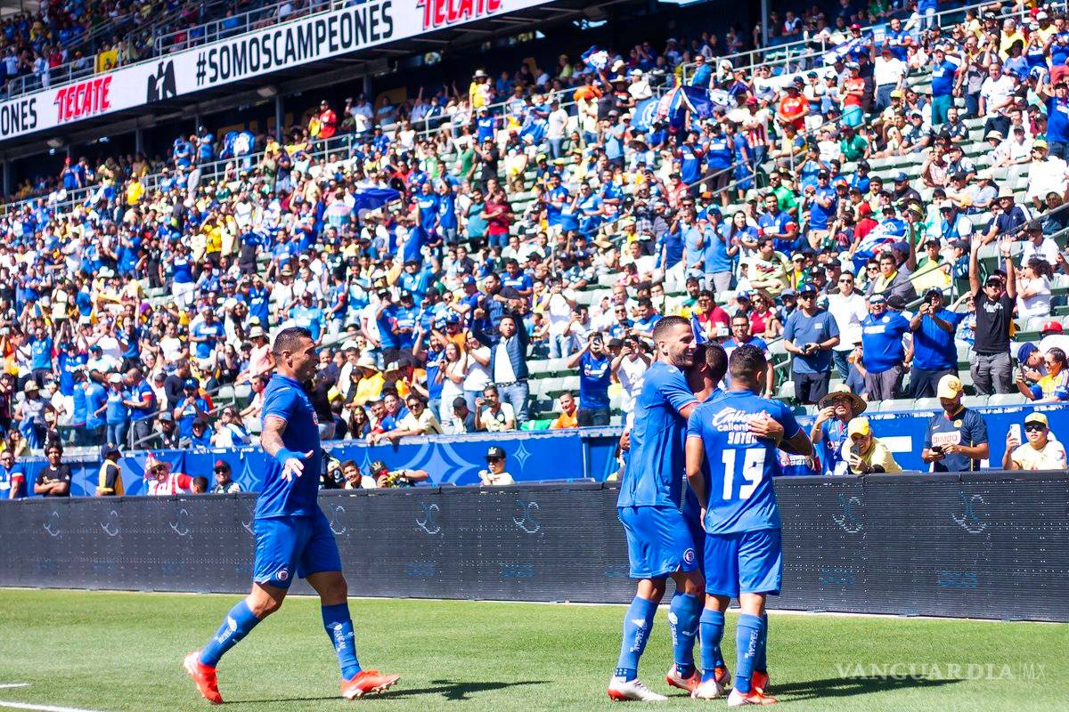 Cruz Azul golea sin piedad a Necaxa y es campeón de la Supercopa MX