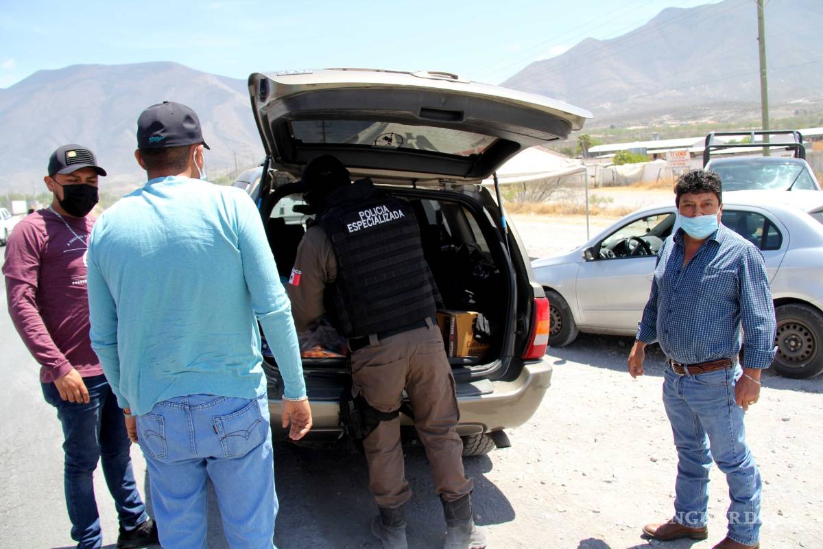 $!Burlan retenes con tal de llegar a la sierra de Arteaga y hasta dañan cercas