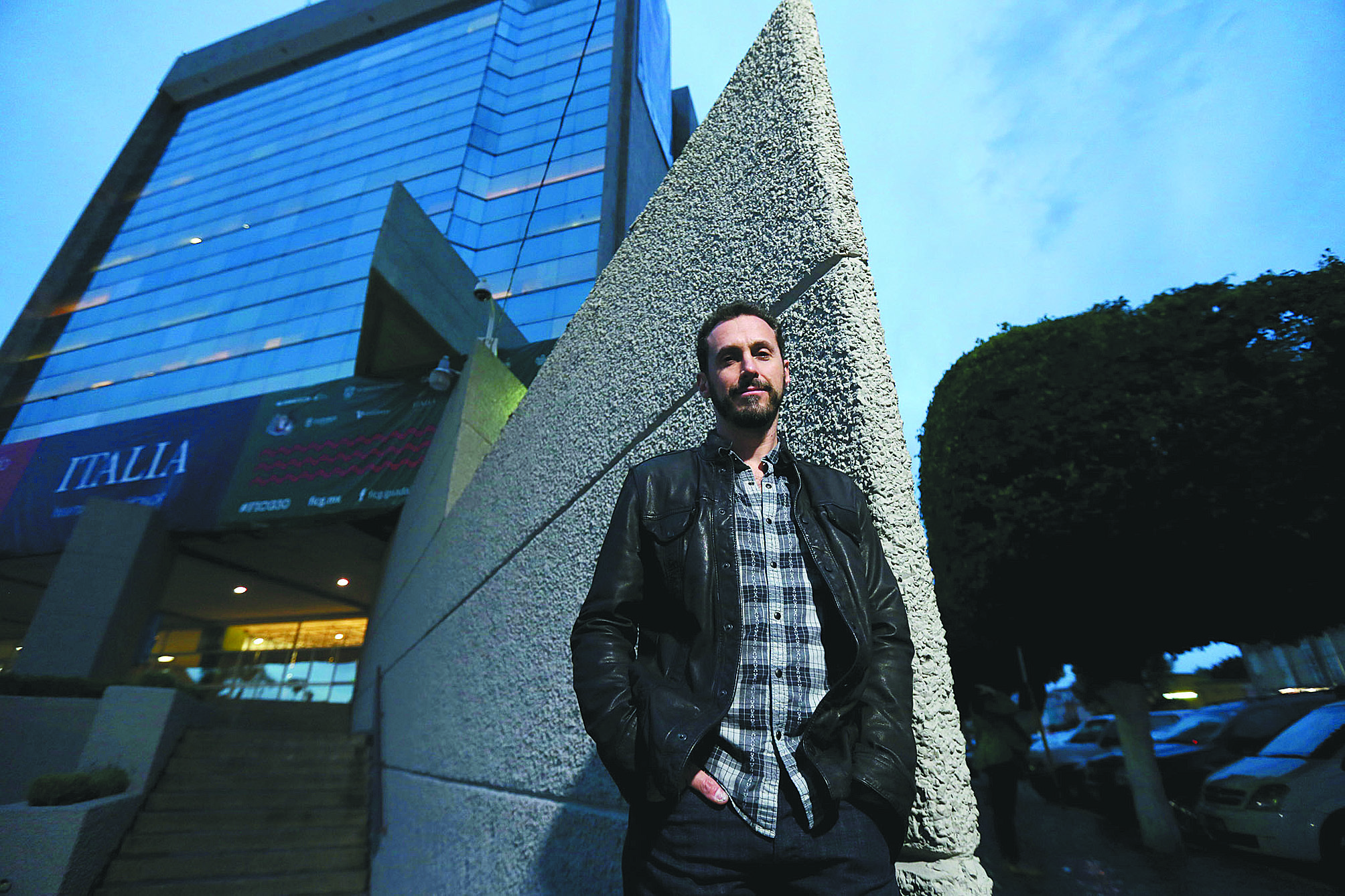 Gabriel Ripstein: Las armas sobre la mesa