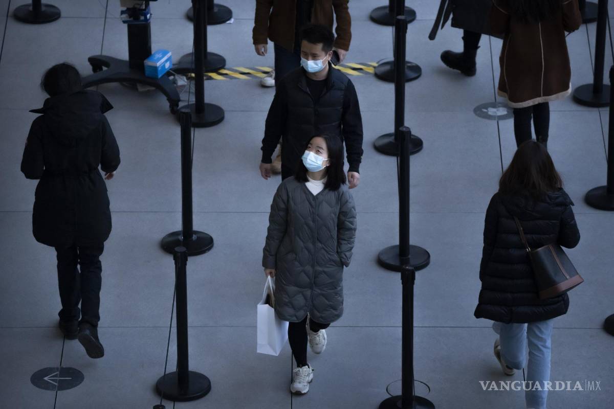 Confinan a mil 500 estudiantes de universidad en China por brote COVID