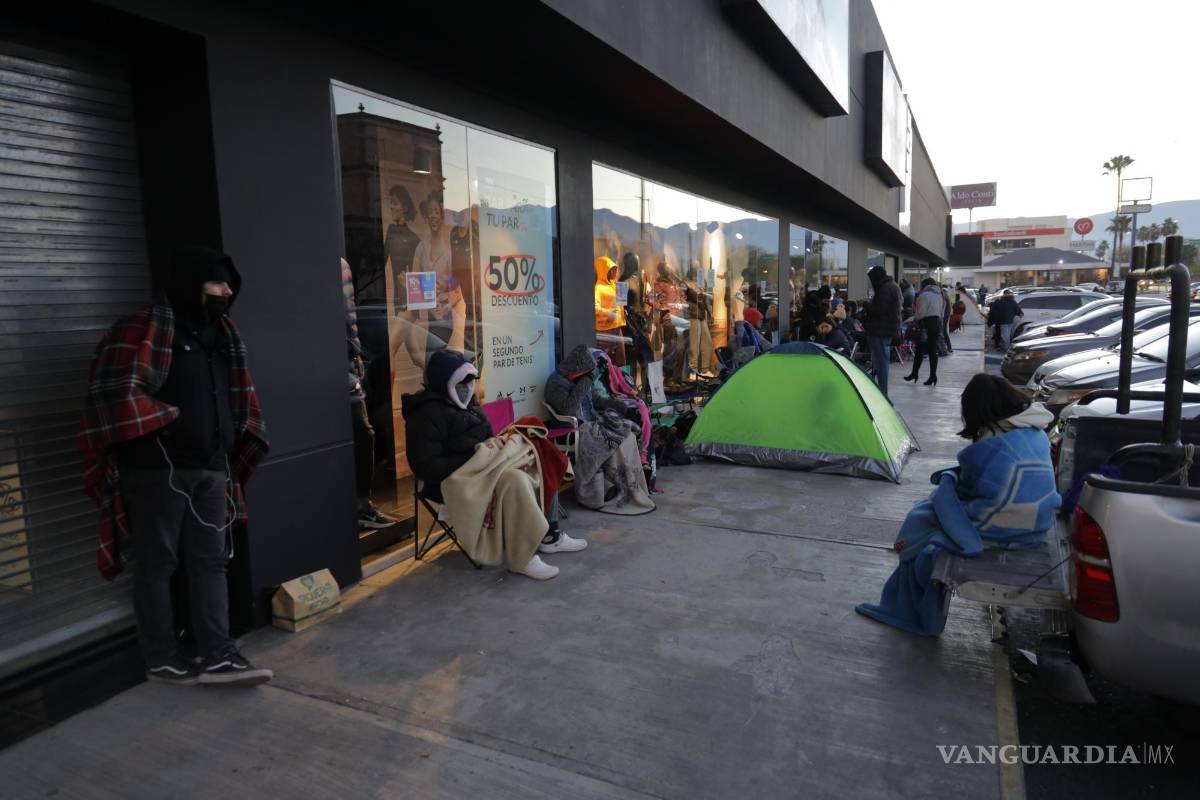 $!Trasnochan fanáticos de San Benito, algunos tienen éxito... otros no