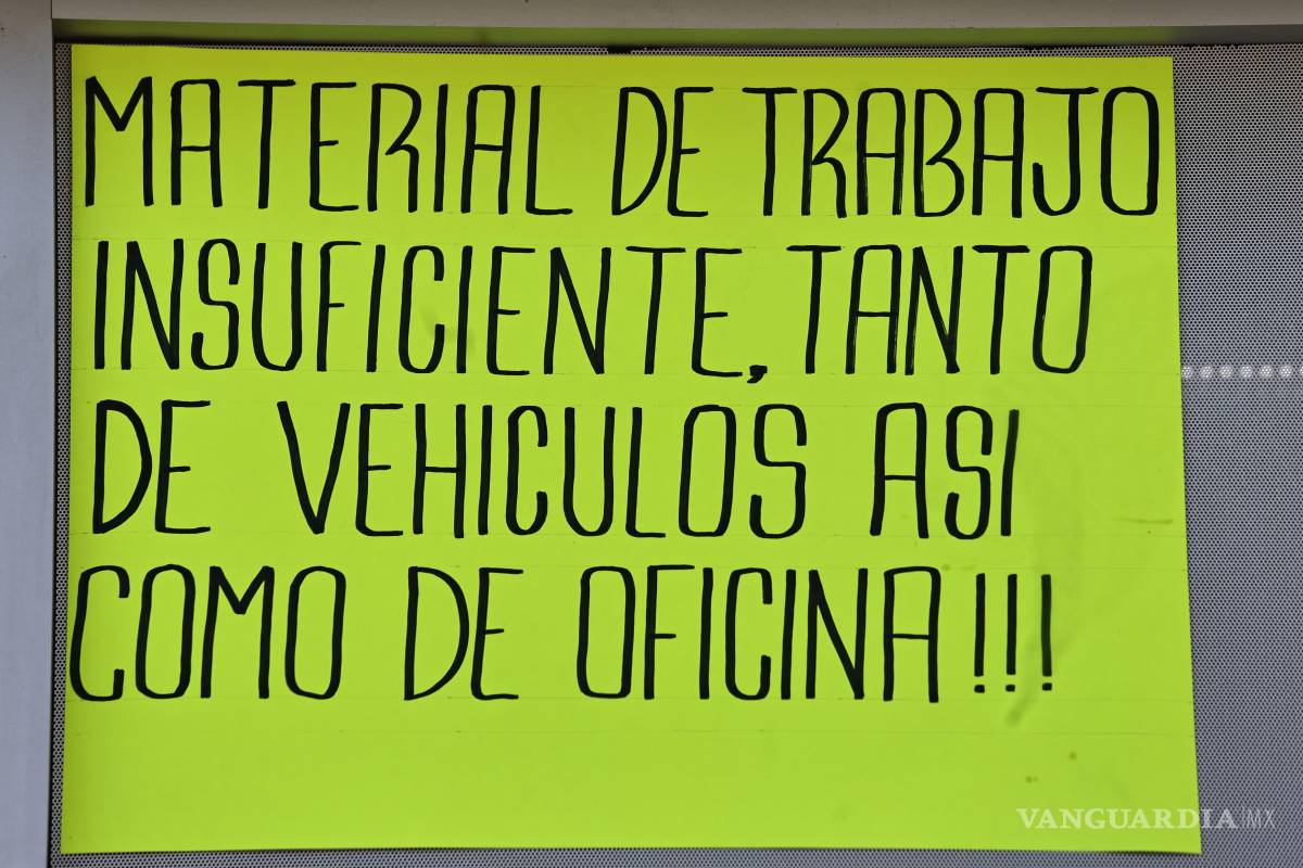 $!La falta de material de trabajo obliga a los repartidores a conseguir y reparar sus propios recursos.