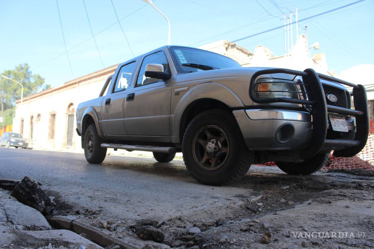 $!Desespera a vecinos lentitud en recarpeteo de calles del centro de Saltillo