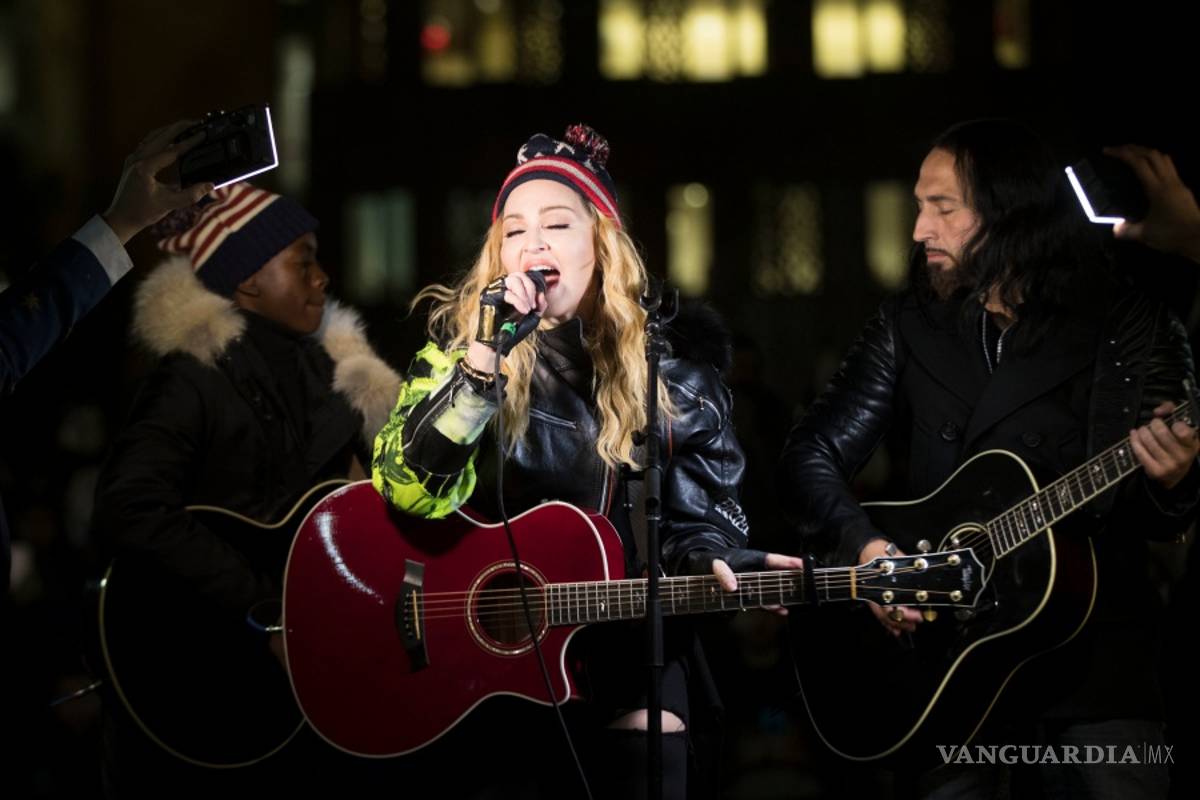 Madonna da concierto en Washington Square Park en apoyo a Clinton