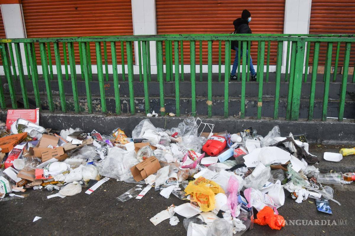 Los estragos de la Navidad son visibles en México con toneladas de residuos y de comida desperdiciada