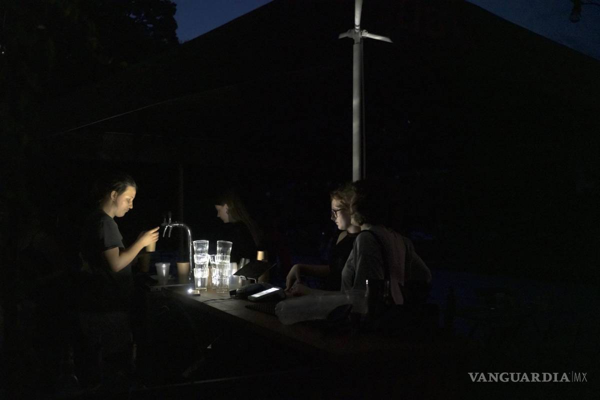 La red energética de Ucrania está bajo presión entre misiles rusos y una ola de calor