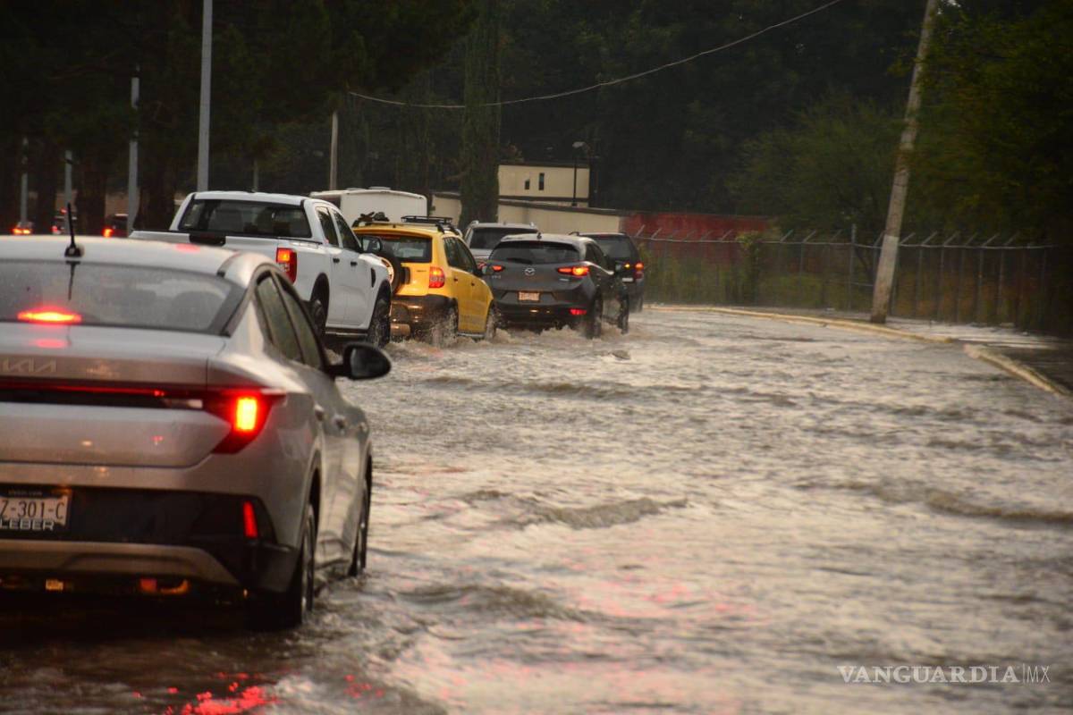 $!Se registraron inundaciones en vialidades como los bulevares como PedroFigueroa.