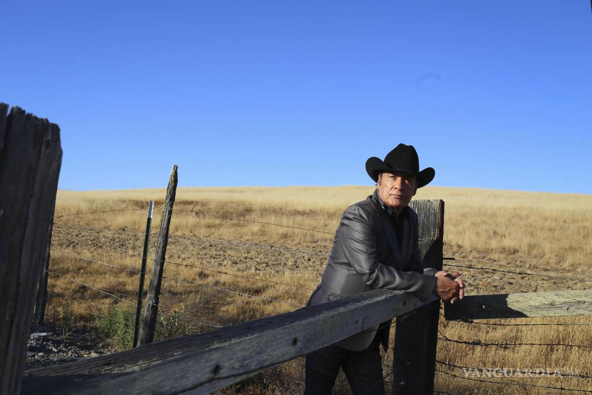 $!Jorge Hernández durante la filmación del documental Los Tigres del Norte: Historias que contar, estrenado en Amazon Prime Video.