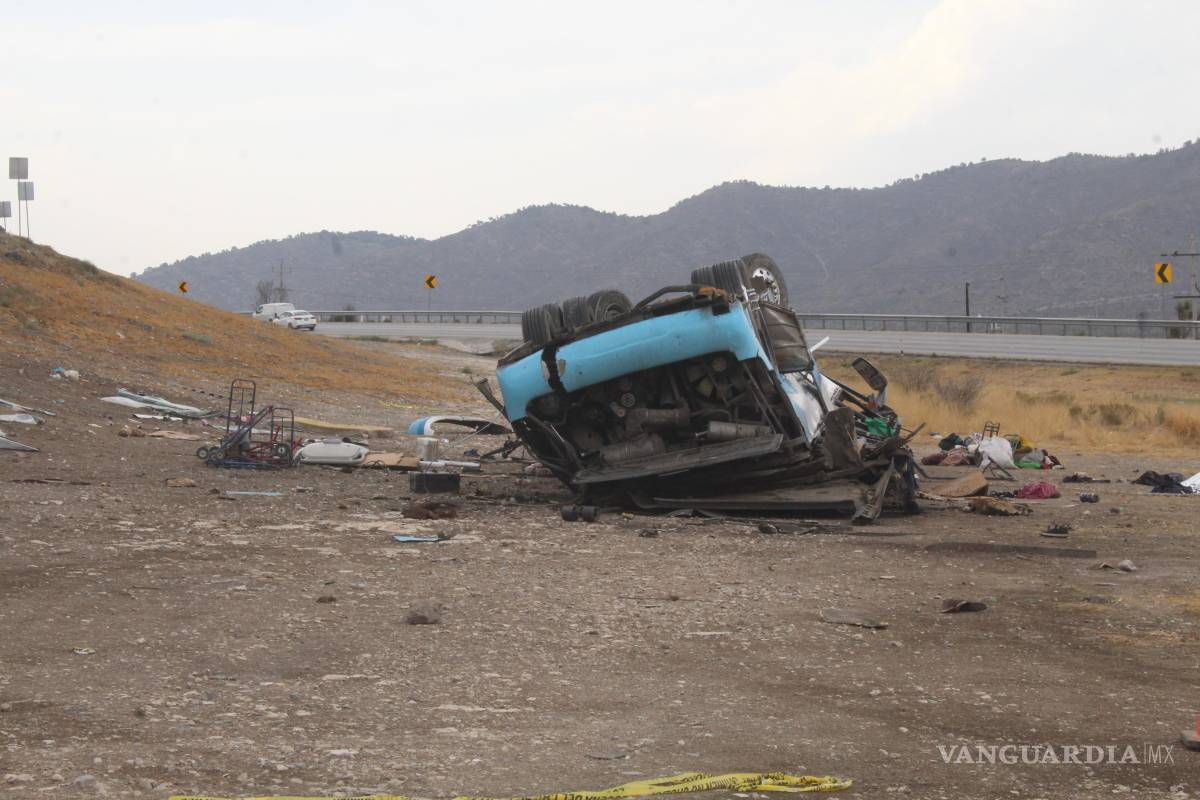 Camionazo mata a tres comerciantes de Monclova; hay 16 heridos