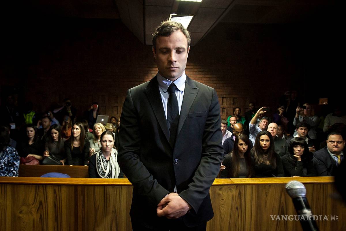 Pistorius es condenado por asesinato y volverá a prisión al menos 15 años