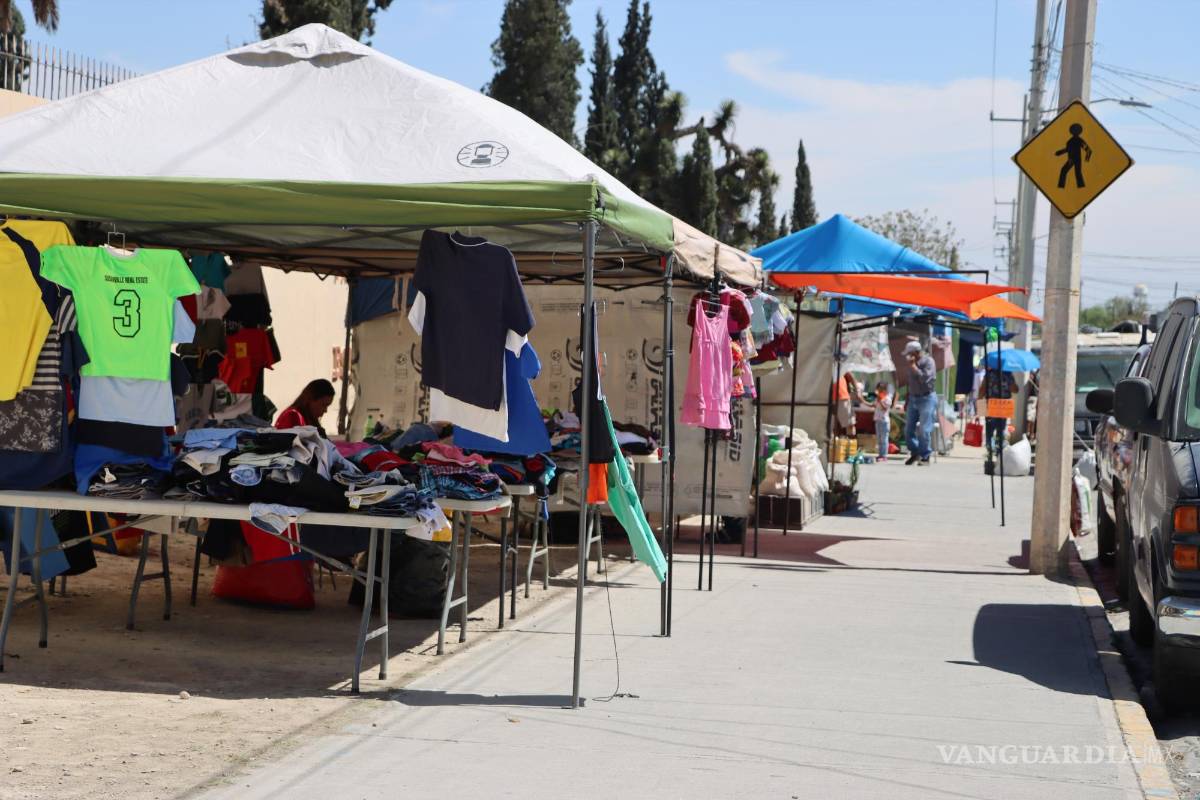 $!Otro posible motivo del incremento son las restricciones de higiene para quienes trasladan la ropa americana de los Estados Unidos a México.