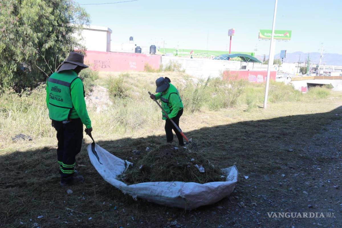 $!En coordinación con el Gobierno del Estado, se liberó de maleza y basura el cauce del Arroyo Tetillas en La Herradura.