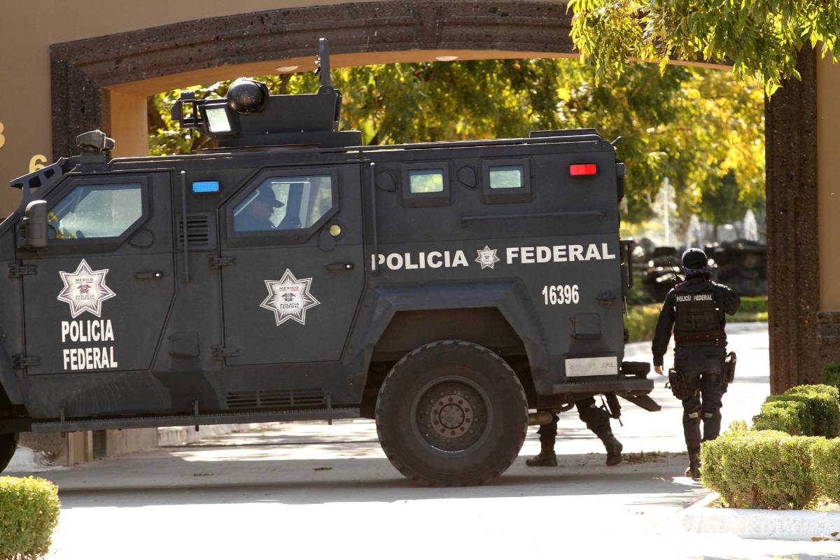 Catean federales residencia del dueño de la televisora RCG en Saltillo