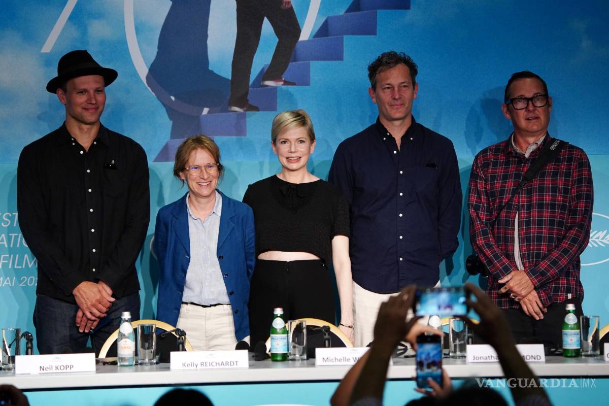 $!(De izquierda a derecha) Neil Kopp, Kelly Reichardt, Michelle Williams, Jonathan Raymond y Christopher Blauvelt en el Festival de Cine de Cannes.