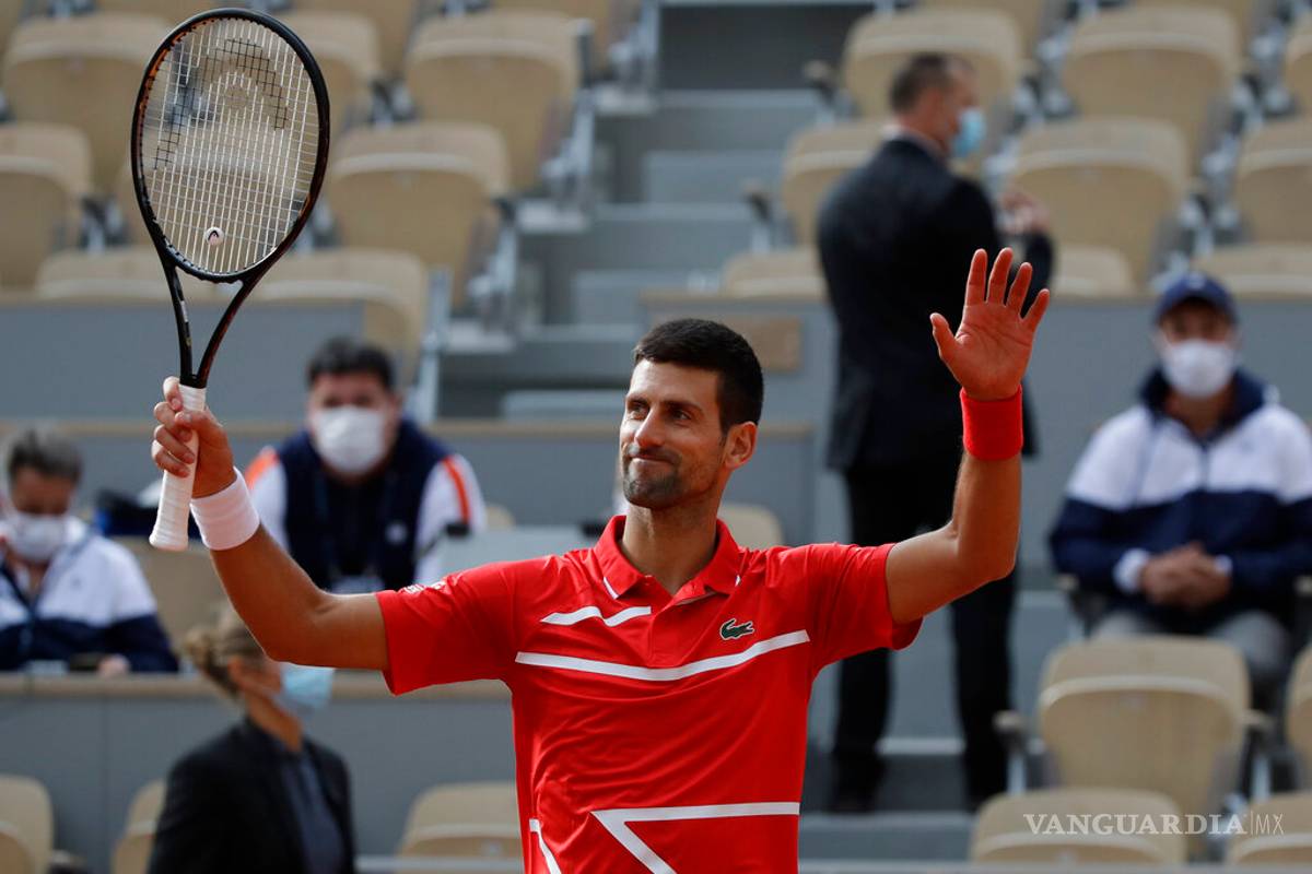 Djokovic avanza a tercera ronda en Roland Garros