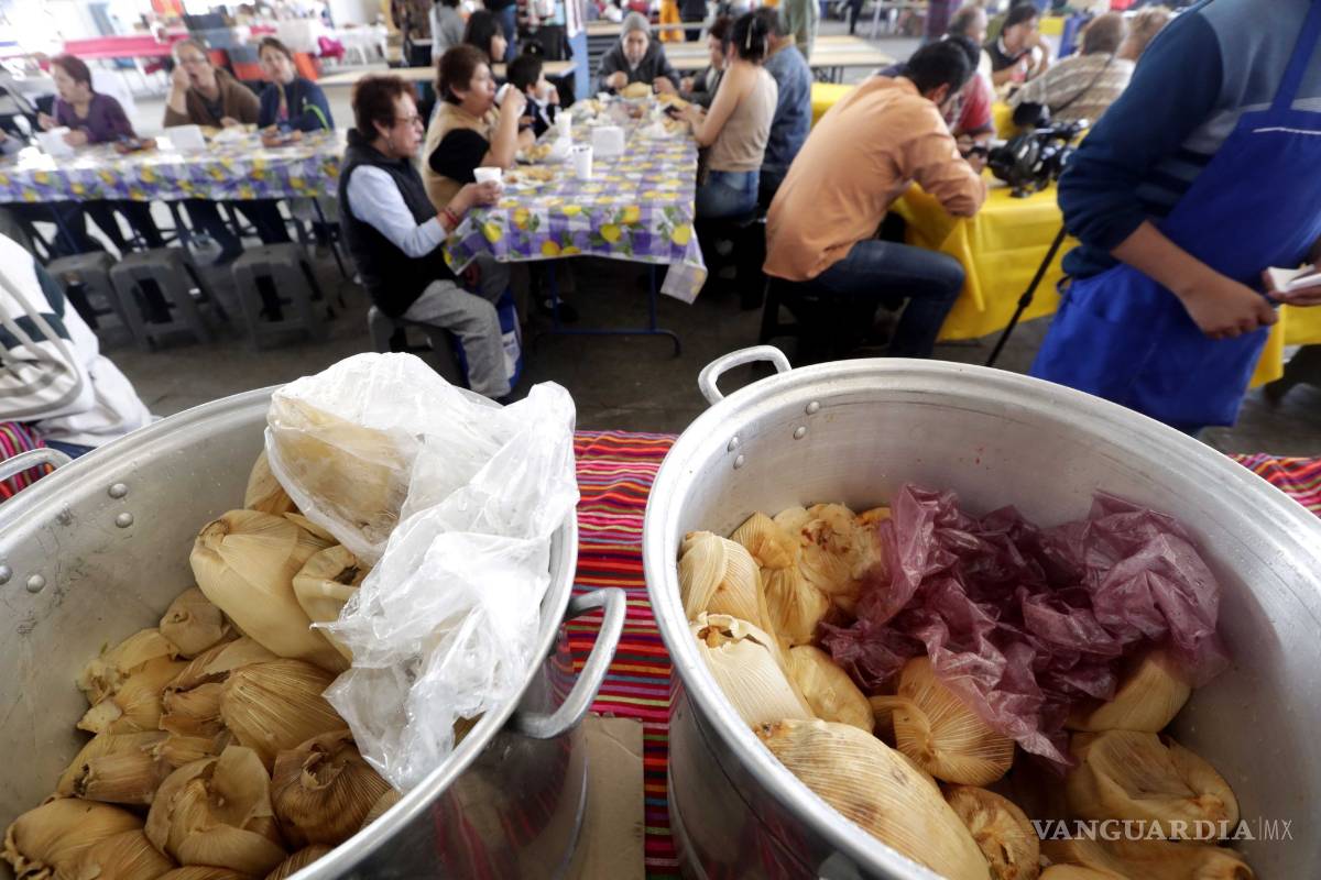 $!De camarón, chapulines, y gansito... así es la variedad en la Feria del Tamal de CDMX