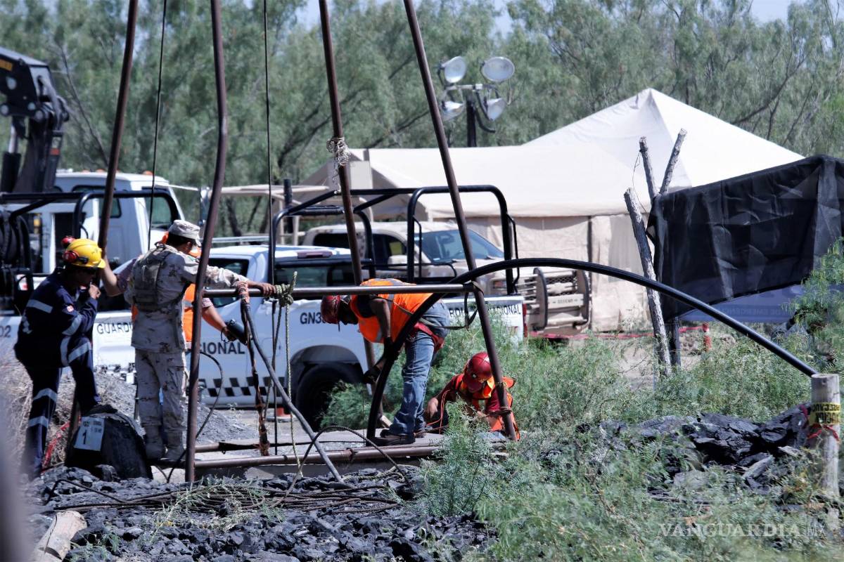 $!El día de hoy la Secretaría de Marina en apoyo a la Secretaría de la Defensa Nacional, prepararon un equipo inmersivo no tripulado para el ingreso en el área de trabajo para el rescate de 10 mineros.