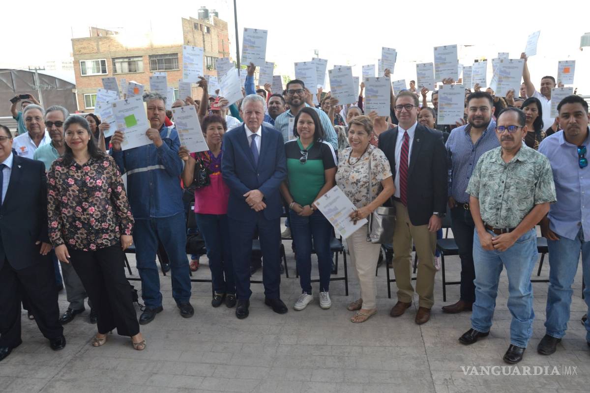 Ayuntamiento de Torreón brinda certeza jurídica a 300 familias