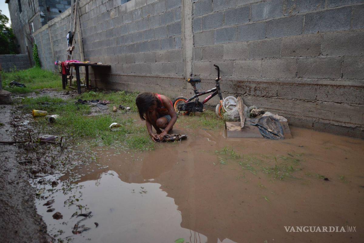 $!Tras fuertes lluvias se registraron desbordes de arroyos en la Región Carbonífera de Coahuila, donde el municipio de Múzquiz quedó prácticamente bajo el agua