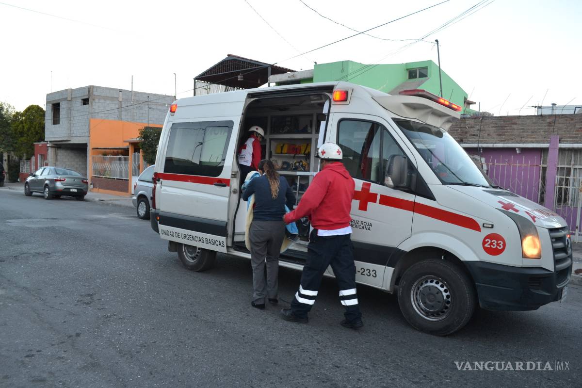 Impacta camioneta por pasarse un alto