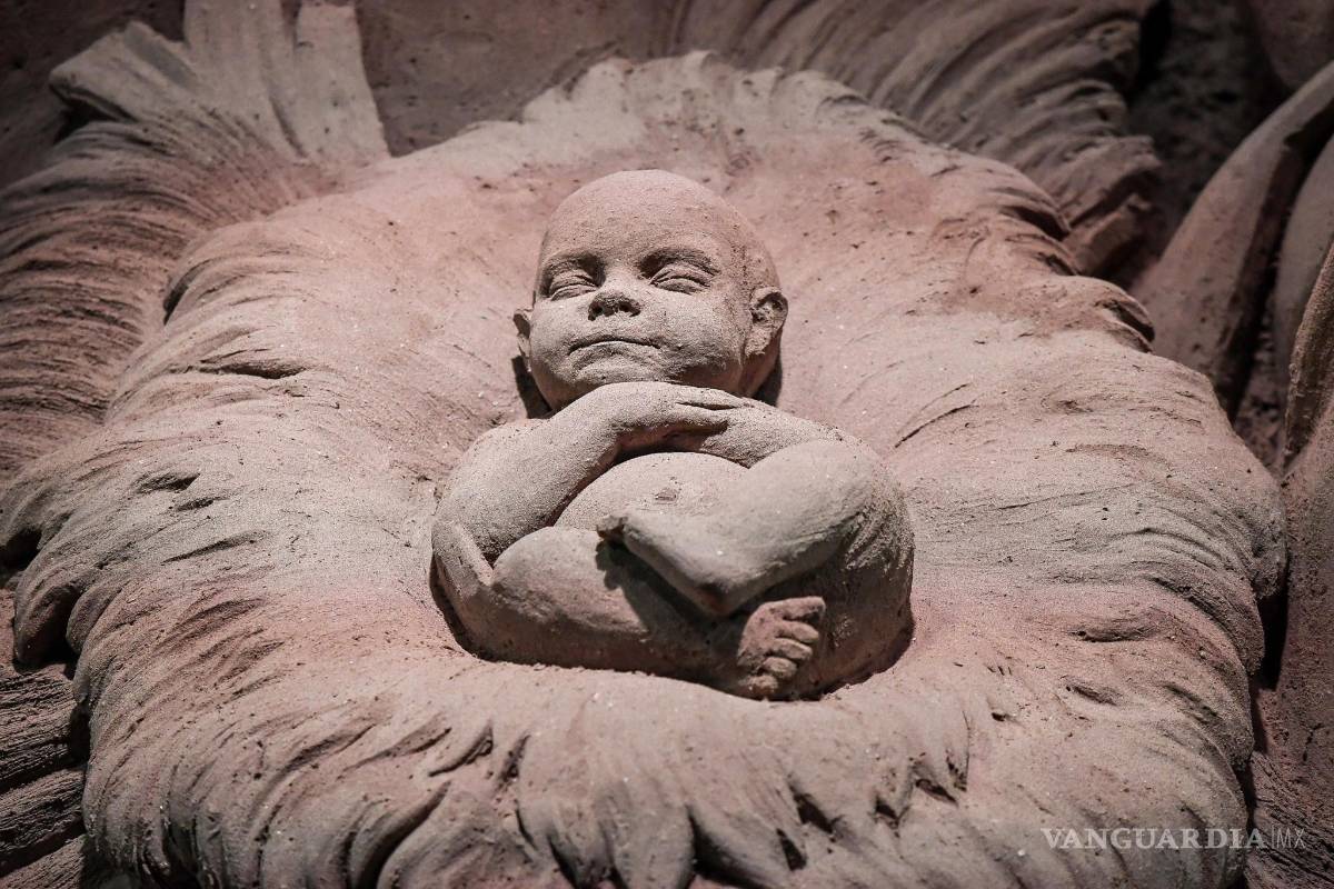 $!Monumental nacimiento de arena en la Plaza de San Pedro da inicio a los festejos navideños en el Vaticano