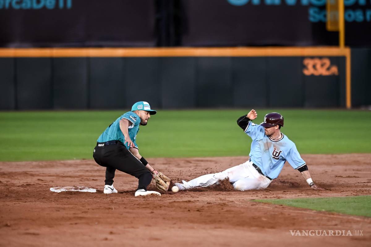$!Saraperos de Saltillo se enfrentó a Unión Laguna en el primer juego del Año en el estadio Fco. I. Madero, como parte de su pretemporada.