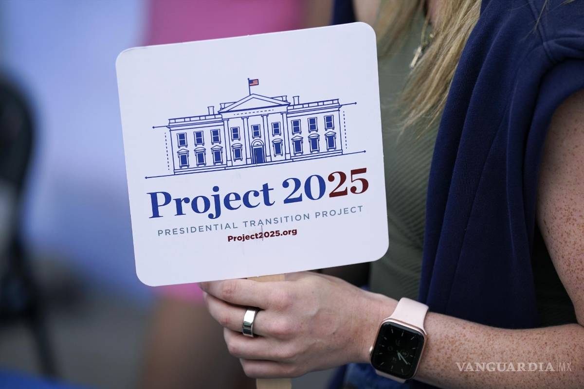 Las teorías de conspiración del proyecto 2025 y las realidades del plan que busca darle más poder a Trump