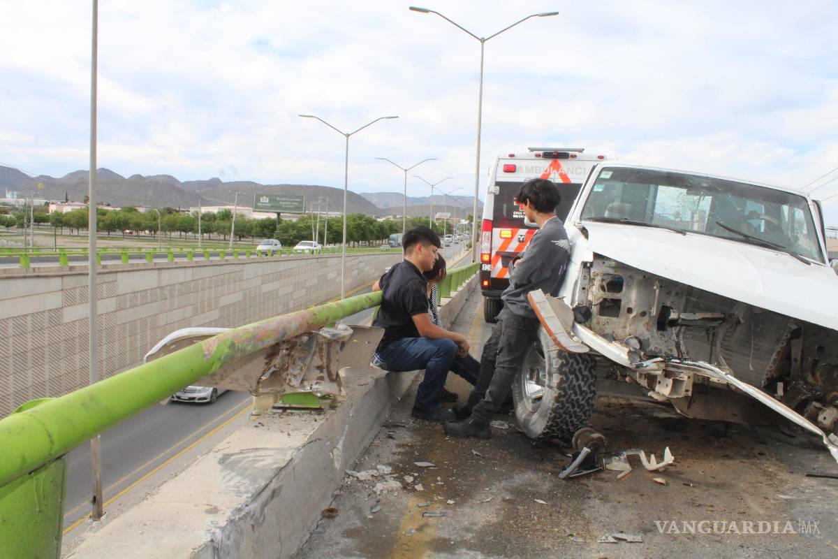 Jóvenes chocan por falla mecánica, en Saltillo