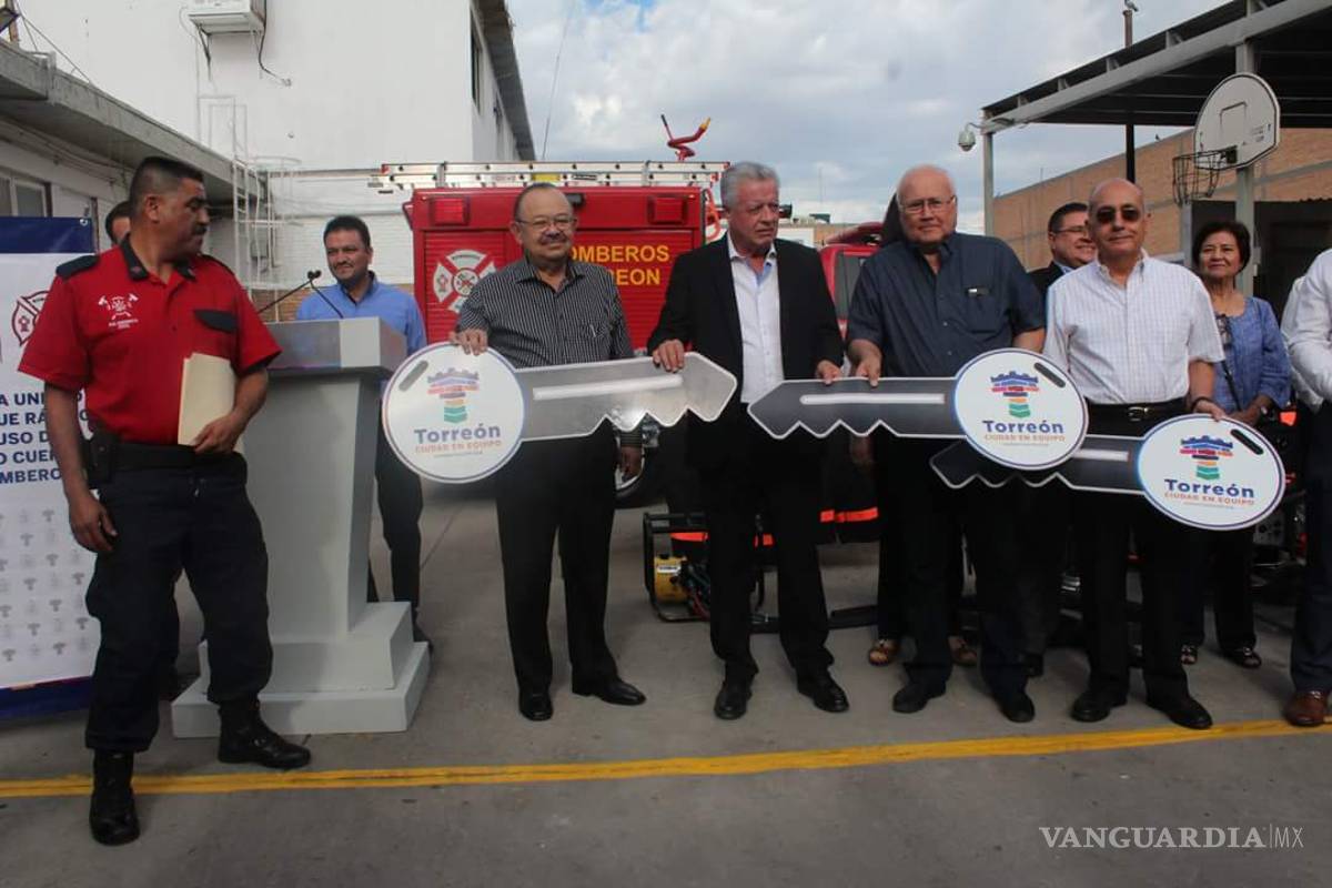 Entregan en Torreón equipo al cuerpo de Bomberos