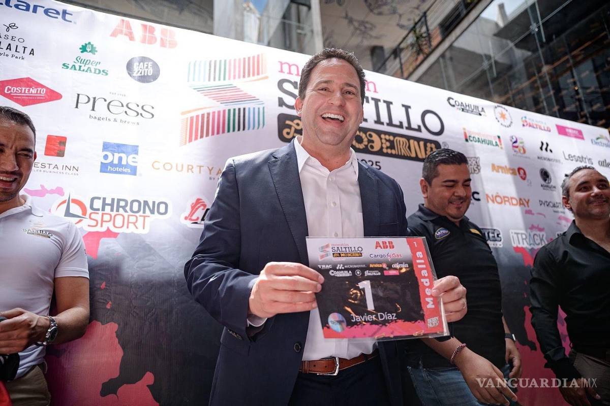 $!El alcalde Javier Díaz González reafirmó su compromiso con el impulso al deporte durante la presentación del Maratón Saltillo La Moderna 2025.