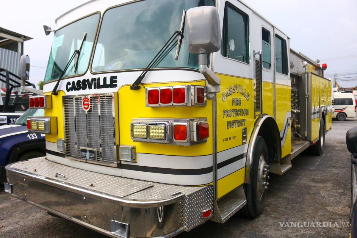 Dona Texas a Ramos Arizpe camión de bomberos y autobús escolar
