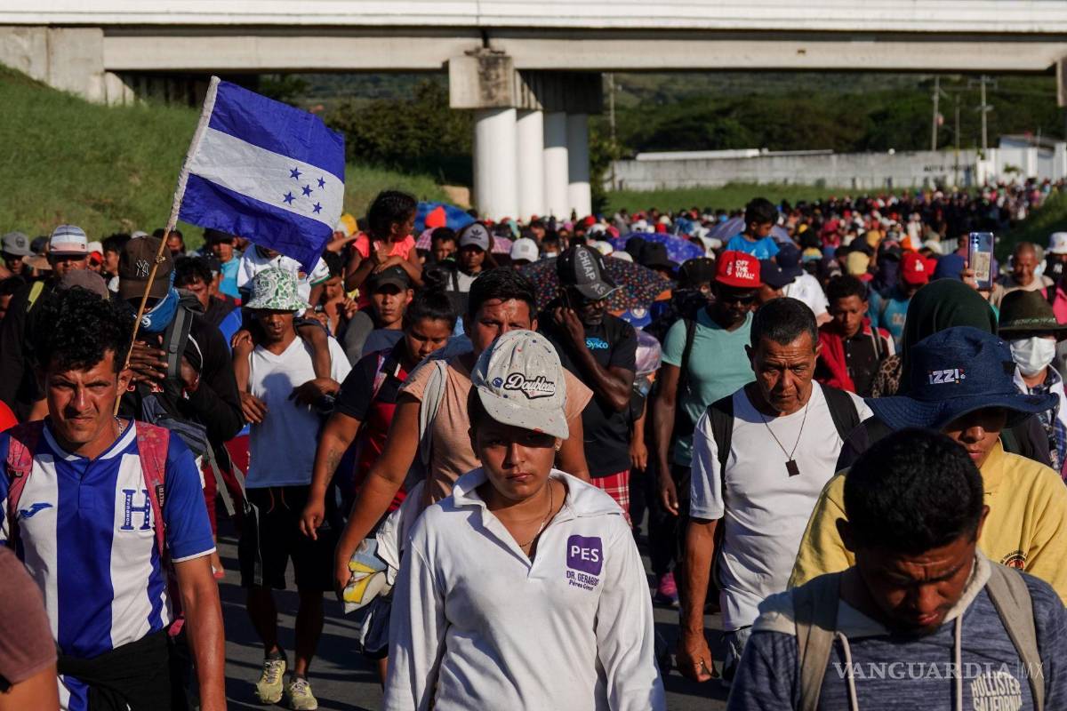 ‘Libra’ caravana migrante Chiapas y llegan a Oaxaca; buscan regularizarse y trabajar en México
