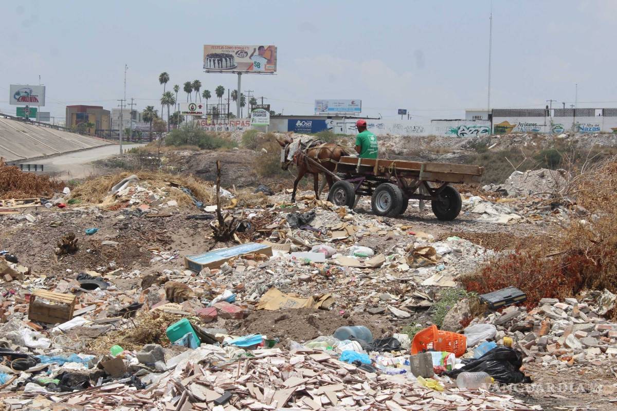 $!Convierten en basurero el lecho seco del Nazas