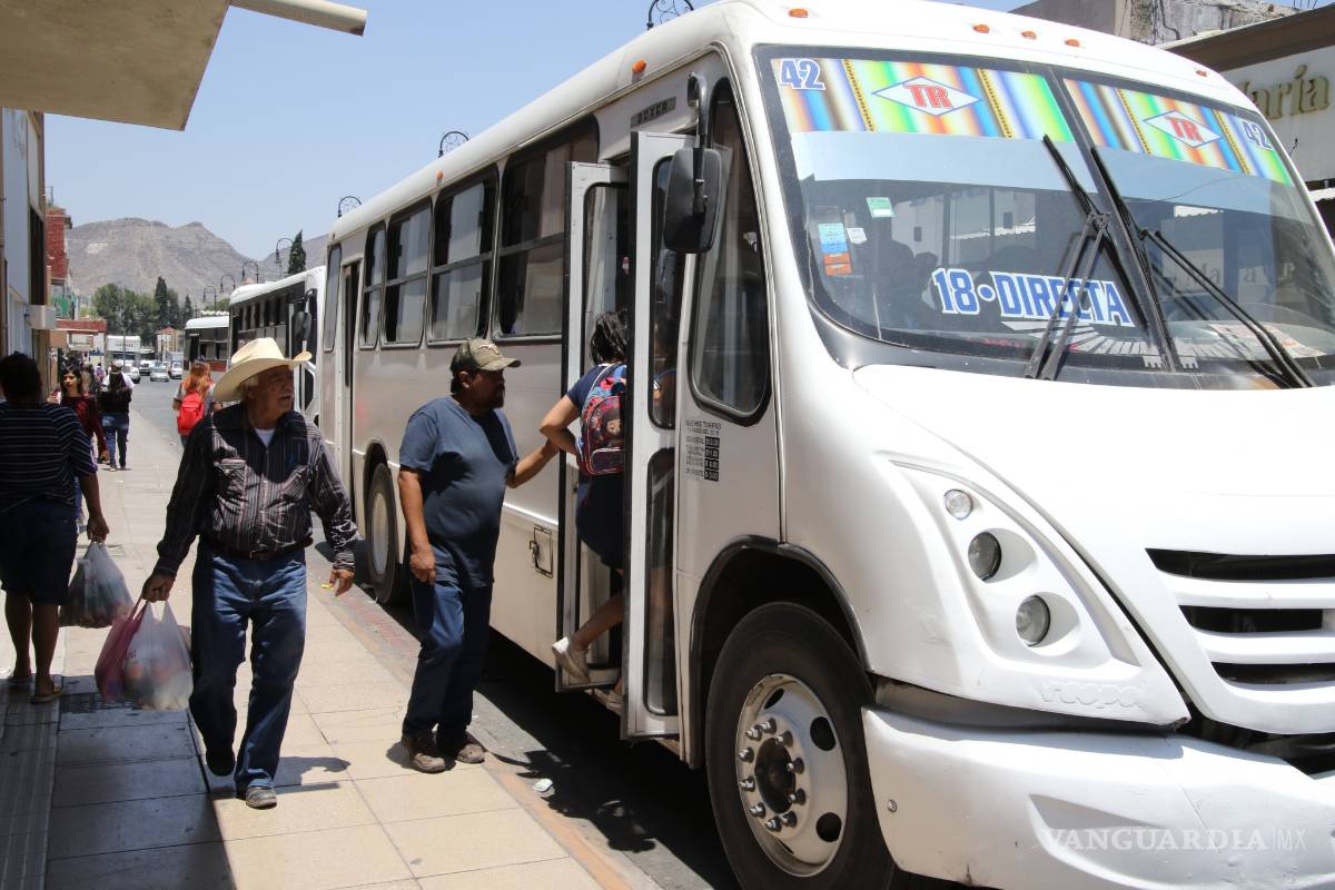 $!Proyectan colocar en taxis de Saltillo barrera de acrílico entre el chofer y los pasajeros