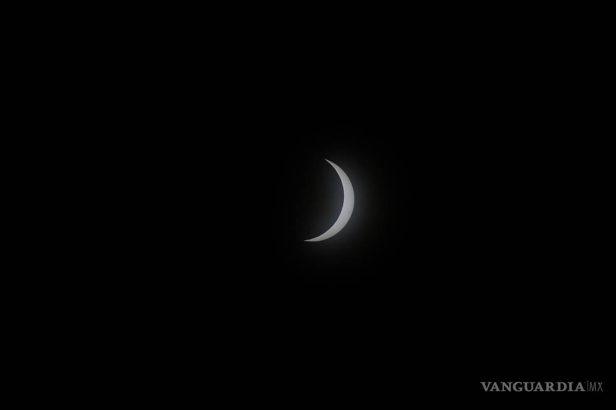 Así cautiva, maravilla y asombra el eclipse solar desde Mazatlán hasta la isla de Terranova (fotos)