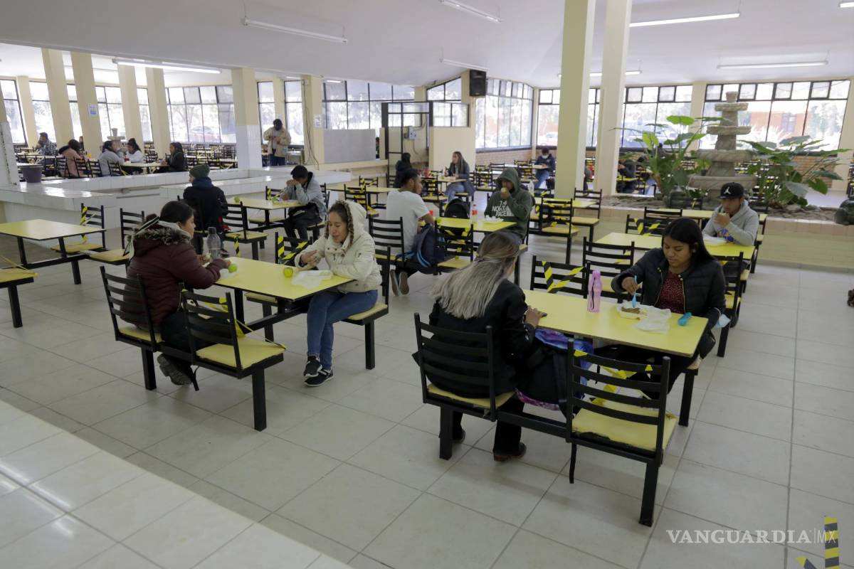 $!Para algunos alumnos como Elizabeth, este fue el primer día de clases luego de dos años inscrita.