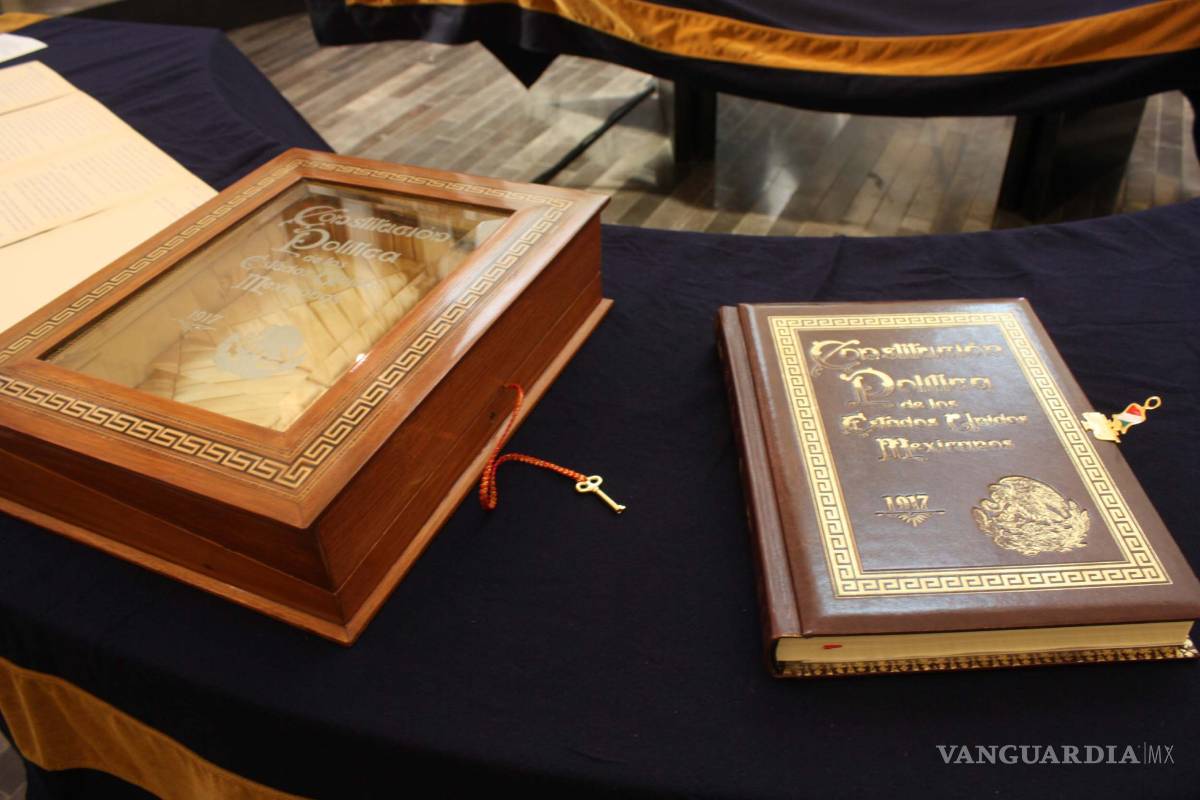 Mujer coahuilense traduce al kikapú la Constitución mexicana