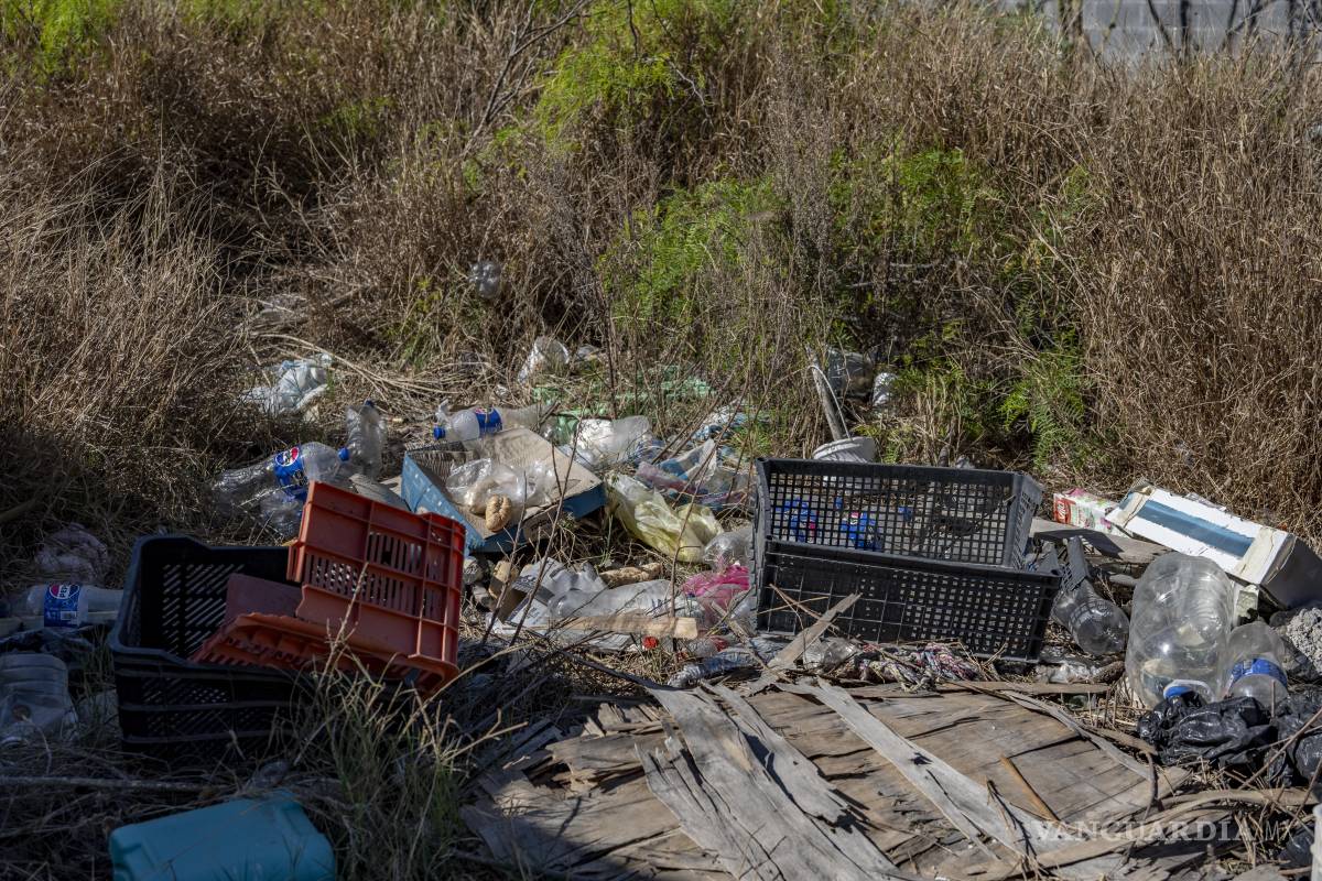 $!A pesar de las campañas para hacer conciencia, los espacios siguen siendo utilizados para echar todo tipo de basura.