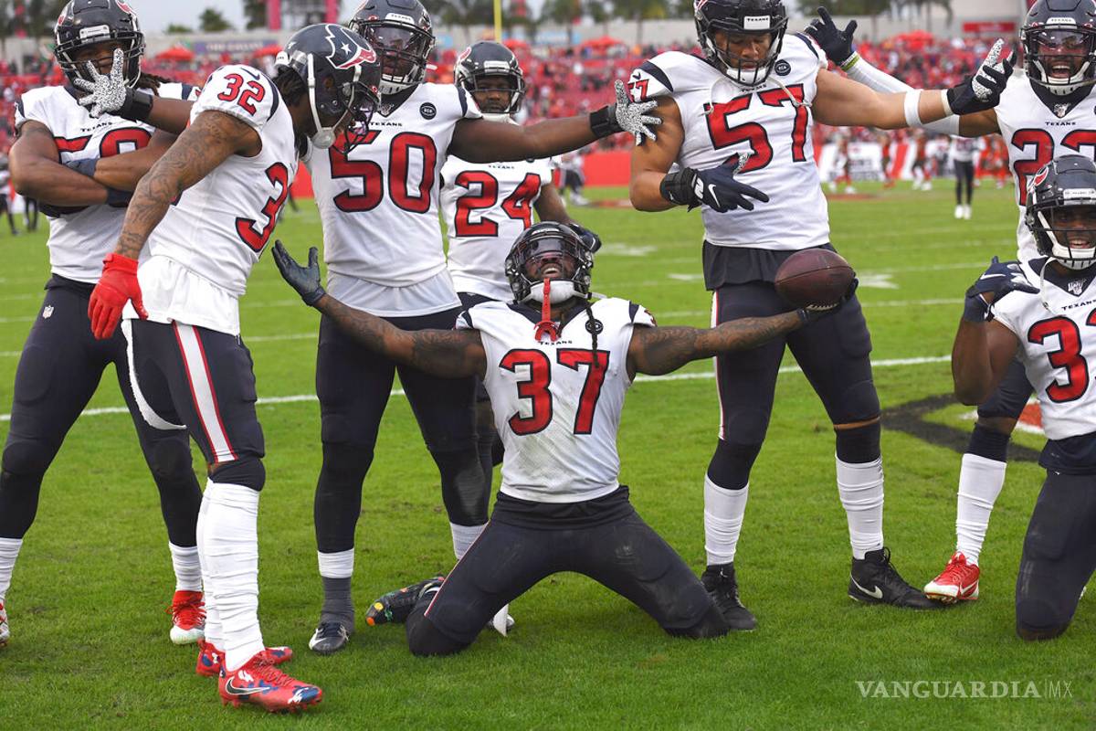 A base de intercepciones; Texans hunden a los Buccaneers