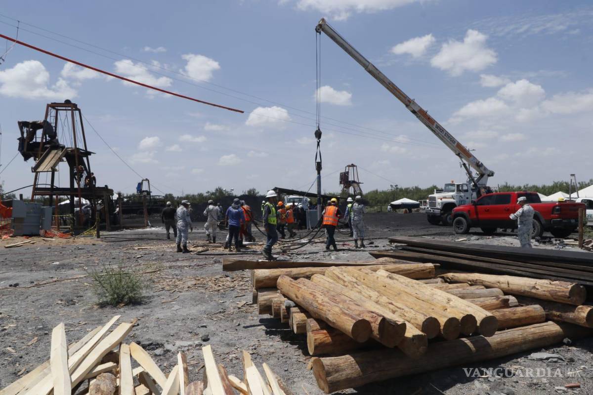 $!Cerca de las 15:00 horas iniciaron con los trabajos de instalación de una bomba de mayor capacidad en el pozo 3,