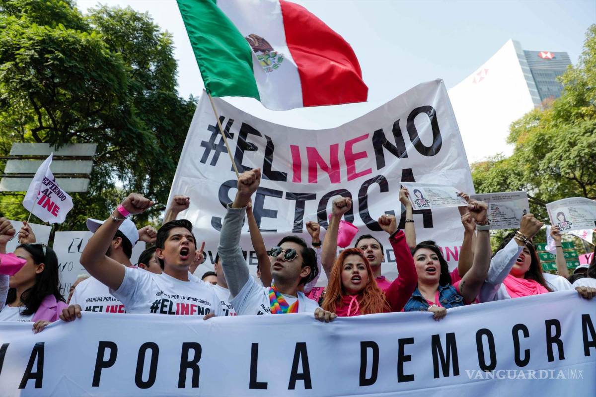 $!Miles de personas participaron en la marcha denominada El INE no se toca, contra la reforma electoral de Andrés Manuel López Obrador en CDMX.