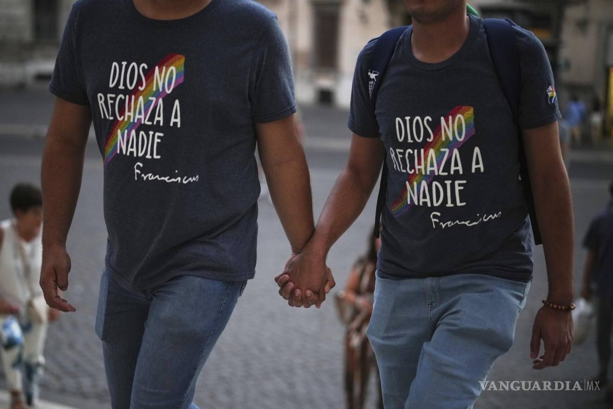 Peregrinan católicos LGBTQ+ a Roma por el Año Santo y celebran una mayor aceptación