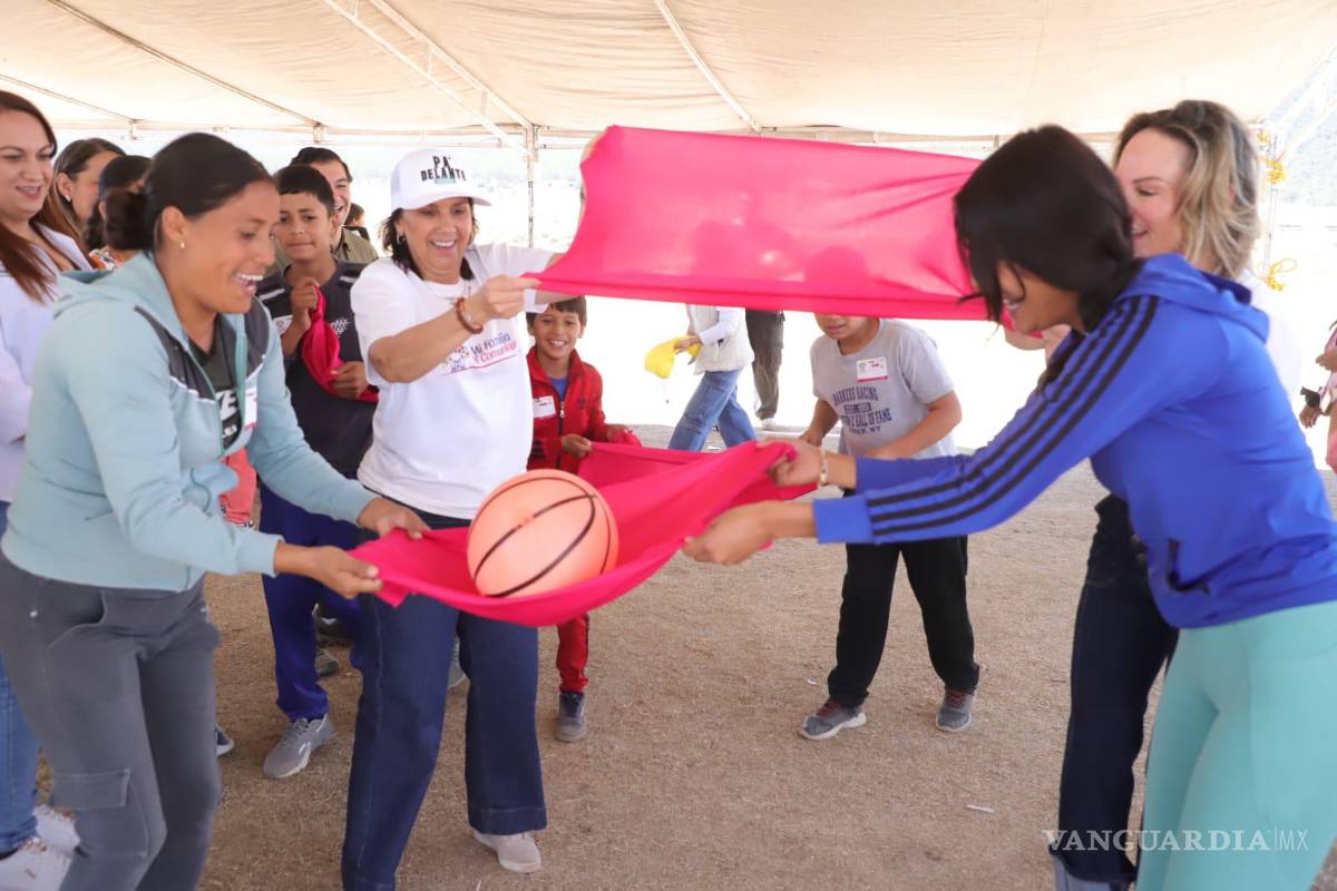 $!Familias participan en dinámicas recreativas durante el rally “Mi familia, mi comunidad”, organizado por el DIF Coahuila.