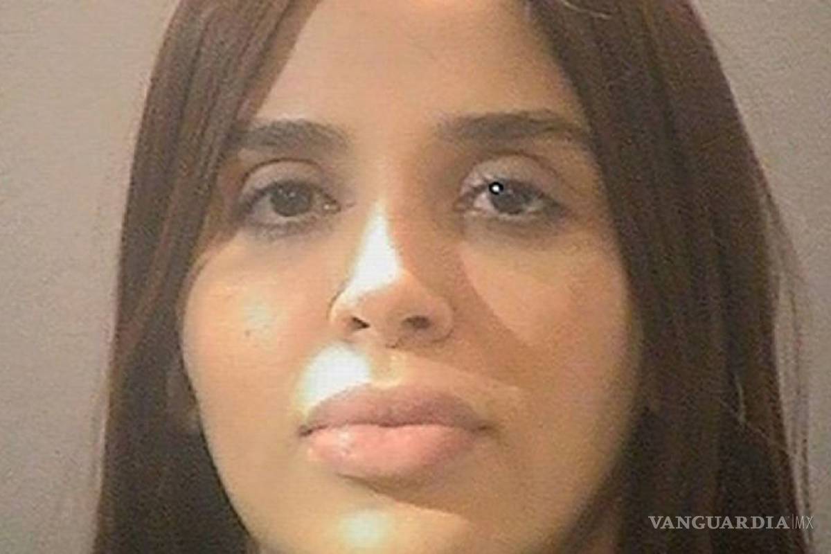 Emma Coronel, esposa del Chapo, está bajo arresto temporal sin fianza