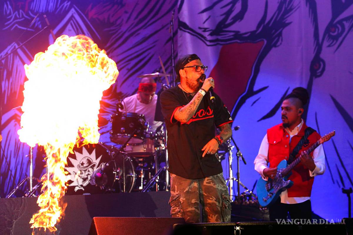 Panteón Rococó enciende al público en su regreso al Vive Latino