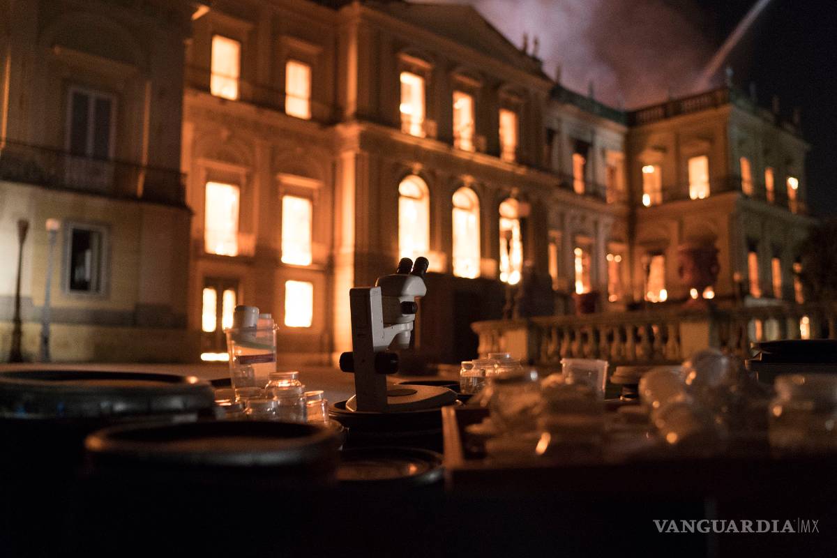 $!Voraz incendio destruye el Museo Nacional de Brasil y pierde gran parte de su acervo (Fotogalería)