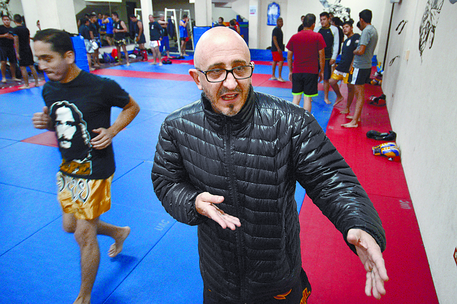 Paulo Tocha, comparte el Muay Thai