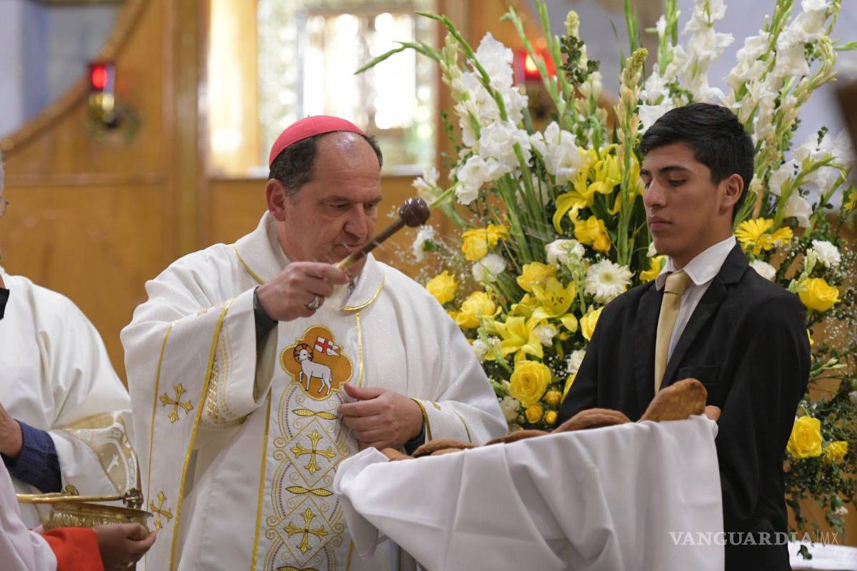 $!Este lavatorio de pies y bendición del pan, se realizó de forma tradicional, después de diversas restricciones por la pandemia de COVID-19 en años anteriores.