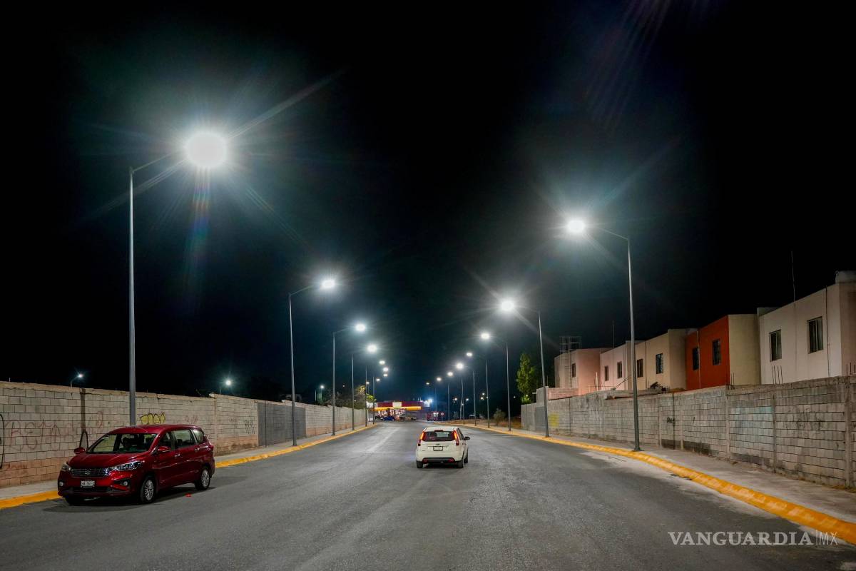 $!Se instalaron 52 bases de concreto y 52 arbotantes de nueve metros, con luminarias de 150 watts de tecnología eficiente.
