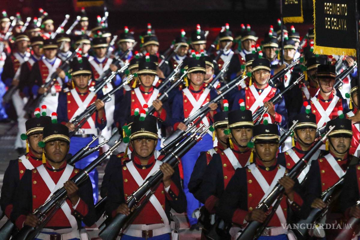$!Con un espectáculo multidisciplinario que incluyo actuación, luces, sonido, juegos pirotécnicos y baile se realizó en el Zócalo, La Grandeza de México, como parte de los festejos de los 200 años de la Independencia de México. Cuartoscuro/Moisés Pablo